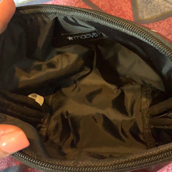 New beautiful Macy’s cosmetics bag! - Picture 3 of 4